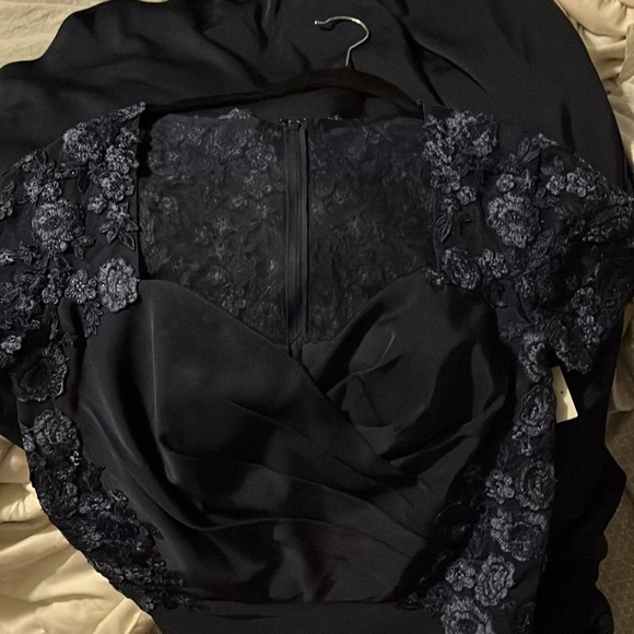 🔥NEW La Femme Applique V Neck Trumpet Dress navy size 10 - Picture 7 of 8